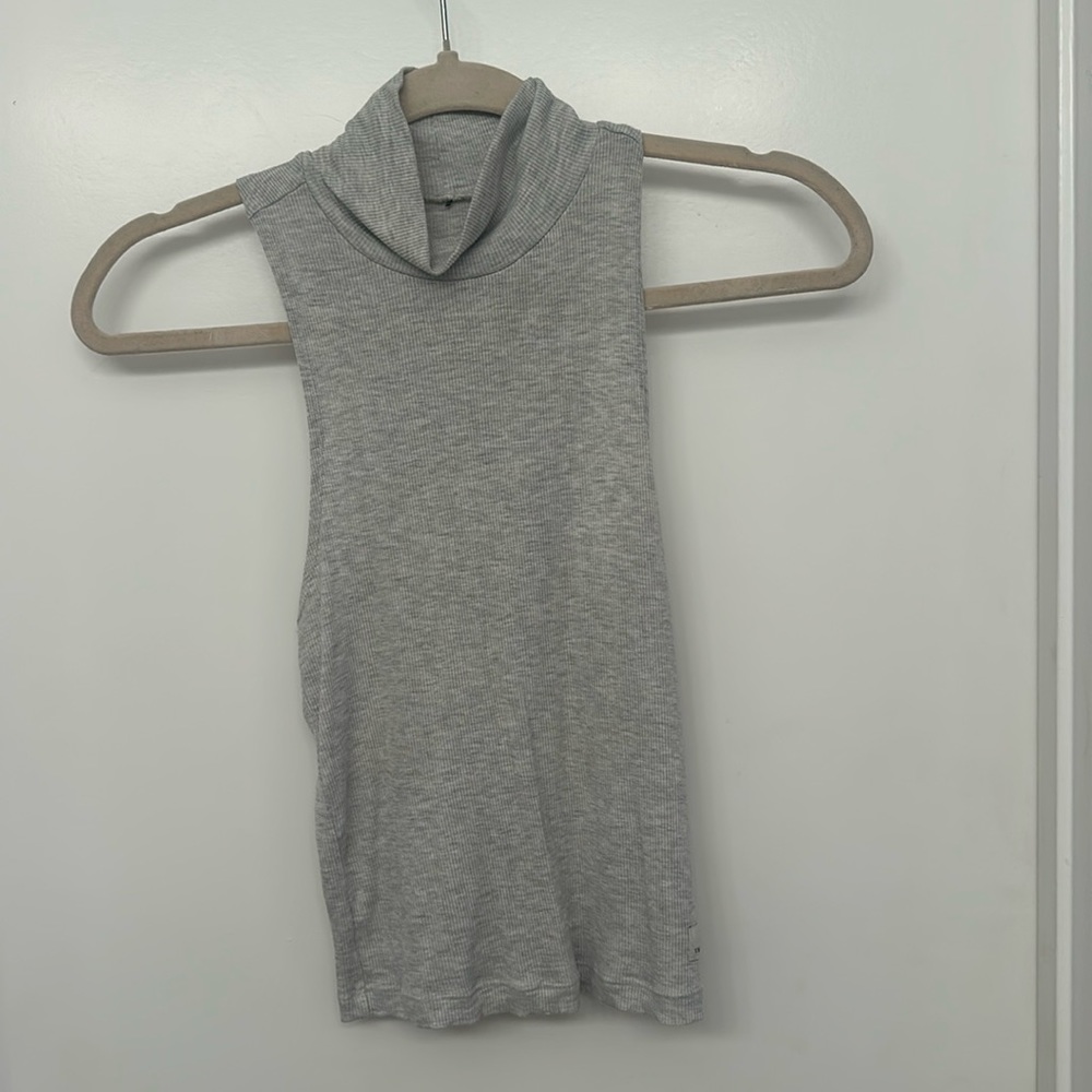 Vuori grey tank- super soft.. like new condition